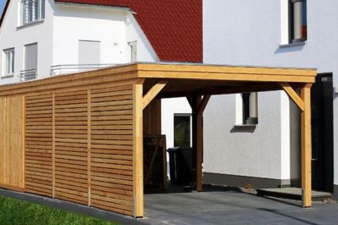 Carport aus Holz mit Flachdach